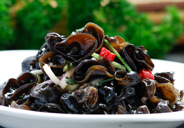 黑(hēi)木(mù)耳